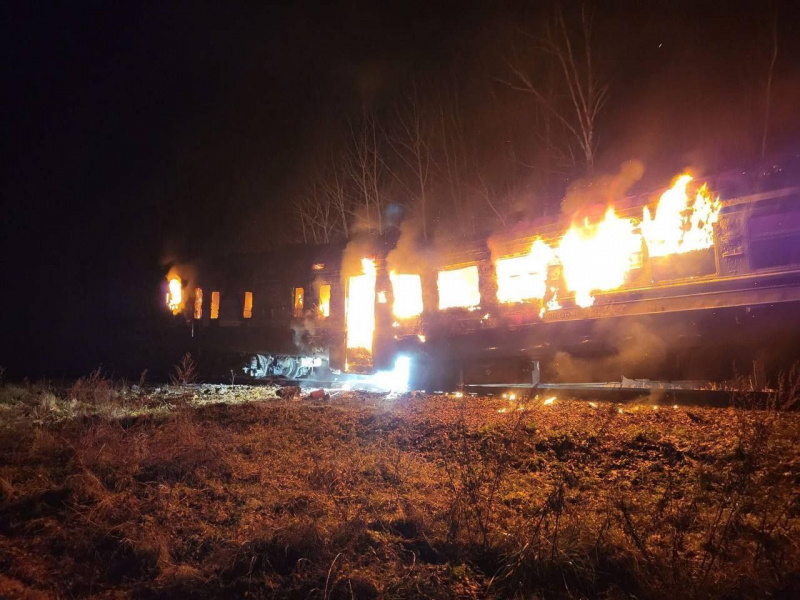 
												В Беларуси произошёл крупный пожар в пассажирском поезде
											